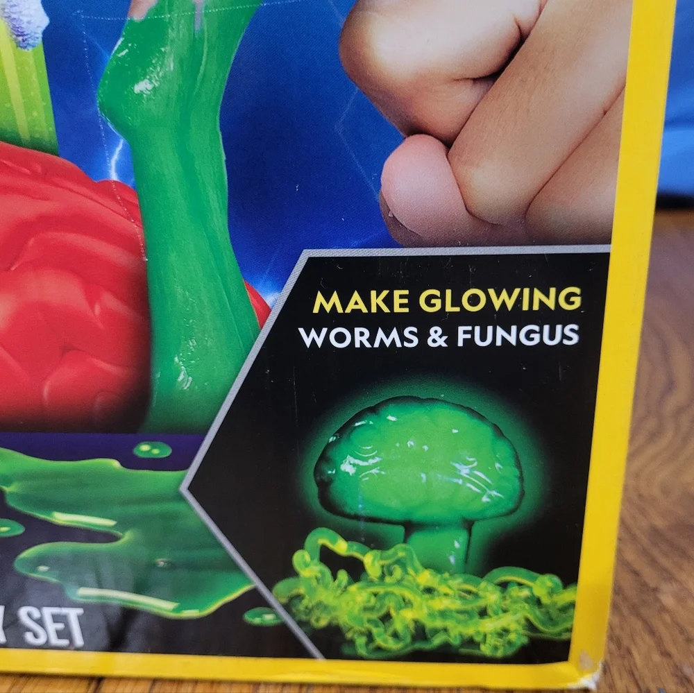 NEW National Geographic STEM Completely Gross Chemistry Set